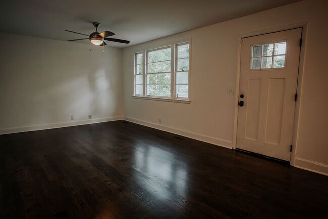 Photo - 1100 Grandview Dr