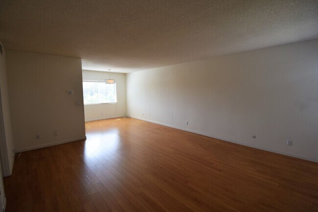 Photo - 4930 Whitsett Ave Unit 10