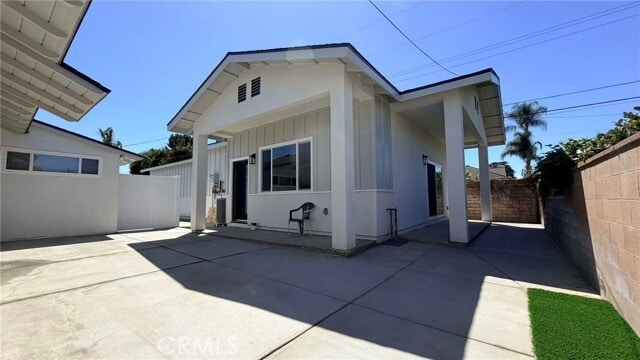 Building Photo - 1704 E Vine Ave