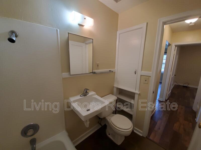 Photo - 353 S 47th St