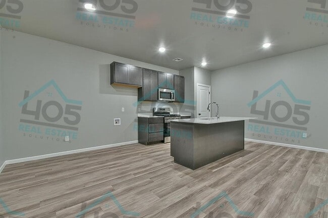 Photo - 2811-2813 Josie Unit 2811 Josie