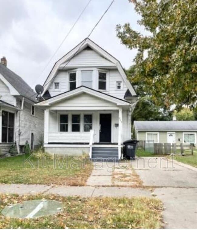 Building Photo - 828 Toronto Ave