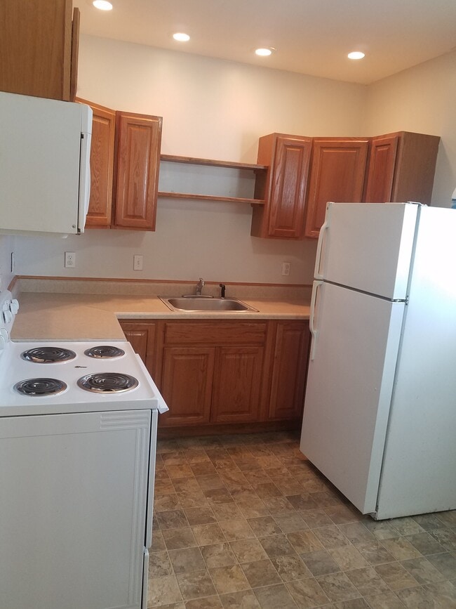 kitchen - 20 Water St Unit Apt #2