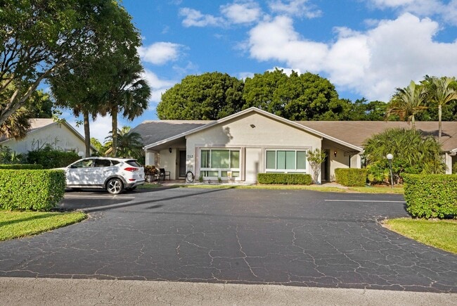 Building Photo - 708 Lago Rd Rental