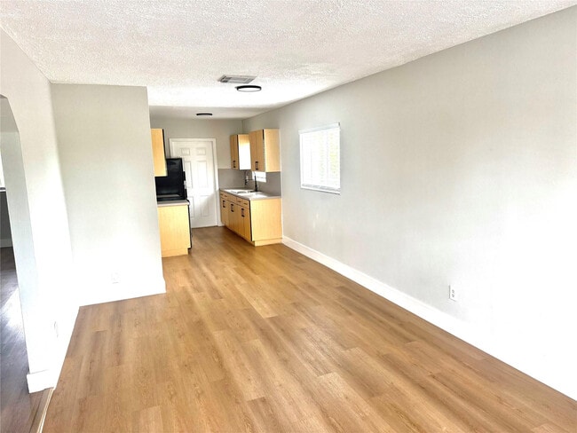 Photo - 720 NE 7th St Unit 9