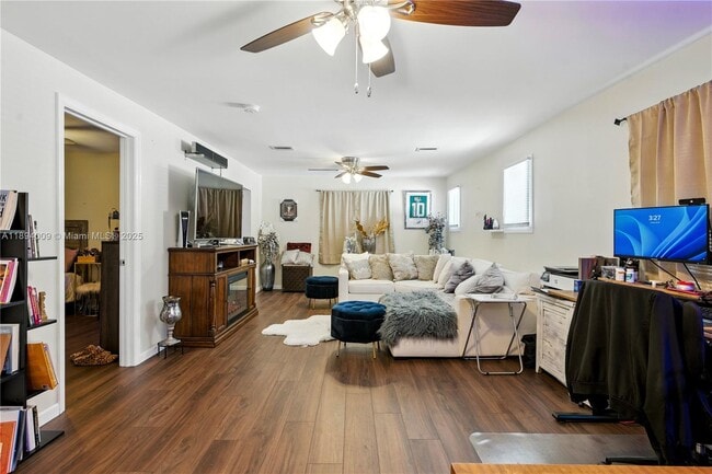 Building Photo - 702 50th St Unit 1