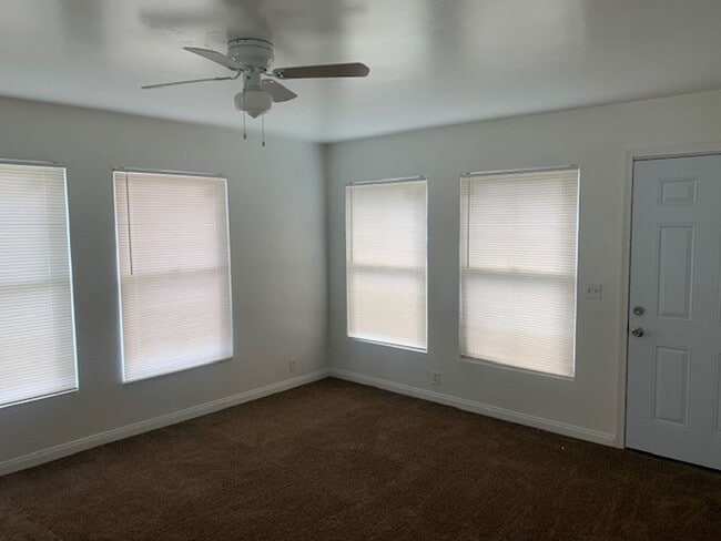 Photo - 213 Oildale Dr Unidad A