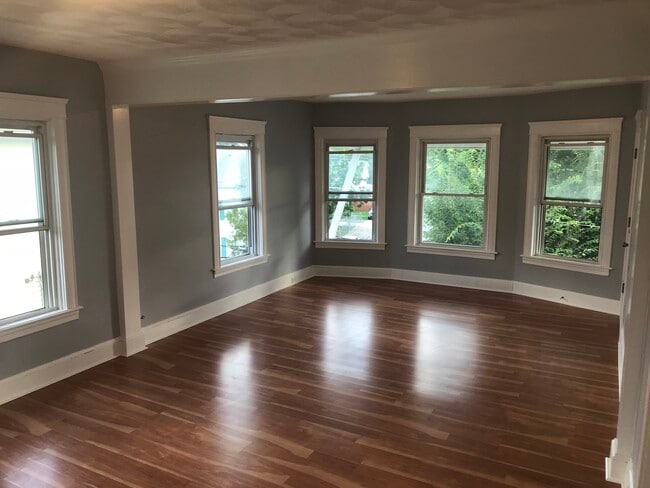 Building Photo - 107 Reservoir Ave Unit 3rd Floor