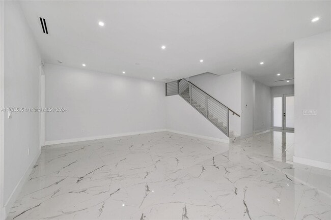 Photo - 621 SW 15th St