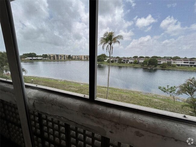 Building Photo - 3301 Spanish Moss Terrace Unit 308 Rental
