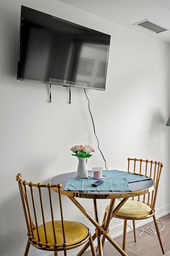 Photo - 535 Yonge St Unit ID1345952P