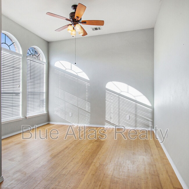 Photo - 542 Hickory Ln