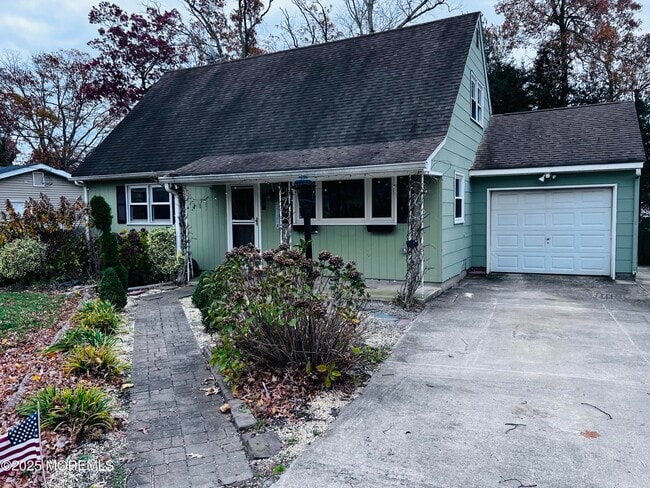 Photo - 891 Raleigh Dr