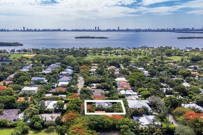 Photo - 570 NE 52nd Terrace