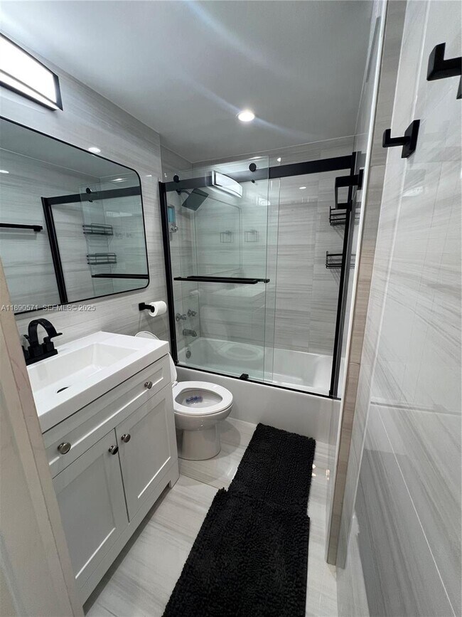 Building Photo - 255 W 24th St Unit 405