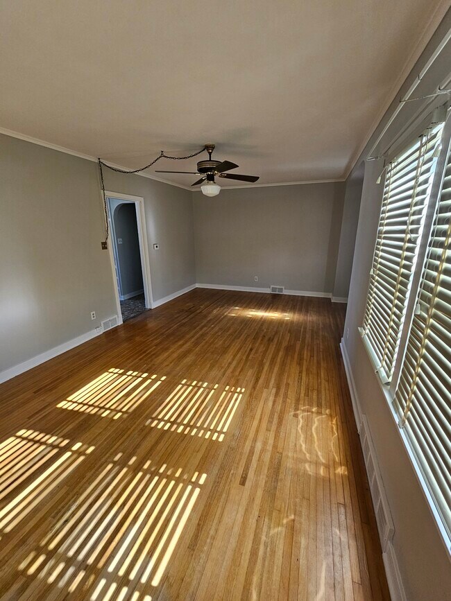 Photo - 1221 W 20th St