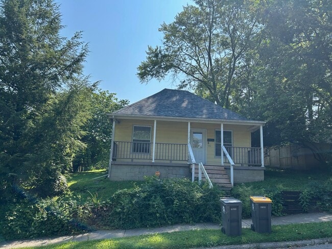 Building Photo - Bungalow Near Downtown Bloomington – 3 Bed... Rental