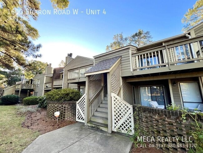 Building Photo - 1600 Sharon Rd W Unit 4
