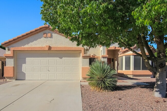 Building Photo - 8818 W Salter Dr