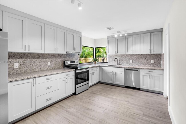 435 NE 114th St