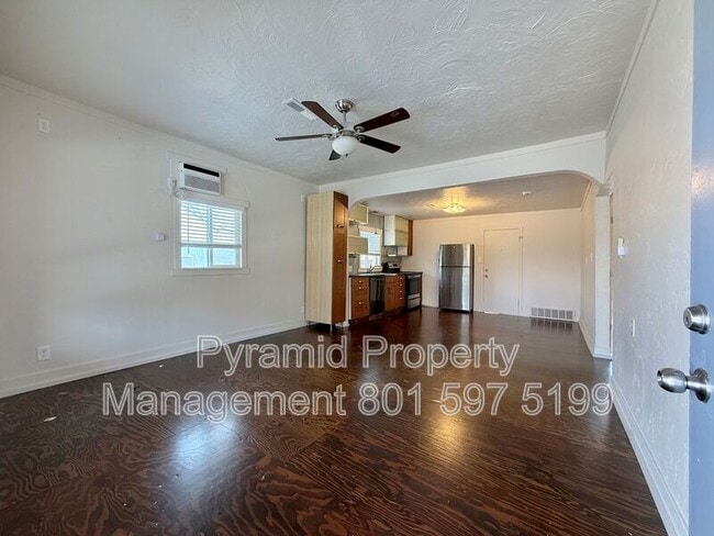 Photo - 729-731 W 100 S