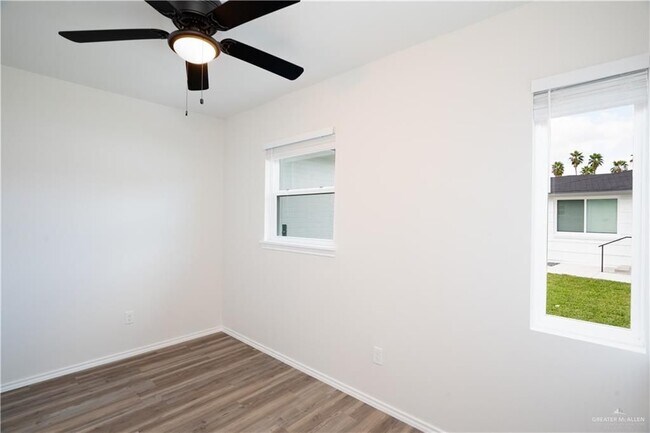 Photo - 802 Redwood Ave