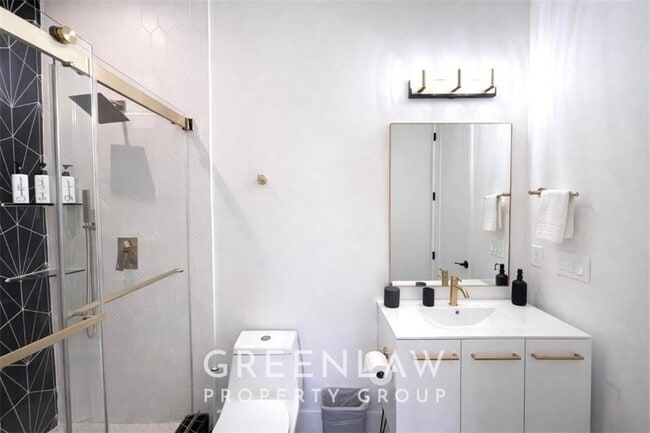 Photo - 2785 Memorial Dr SE