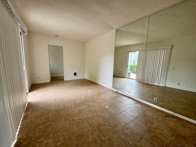 Great Santa Monica Location! Walking Dista... - Great Santa Monica Location! Walking Dista... Apartment Unit 1128 21st St  C