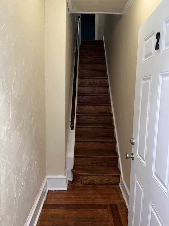 interior - 1504 68th Ave
