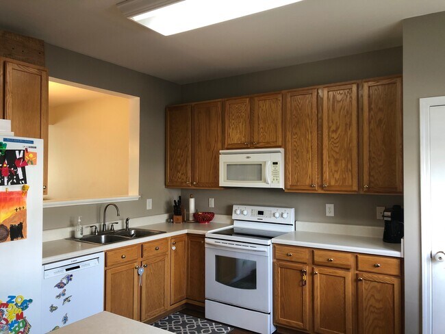 Photo - 121 Watertree Ln