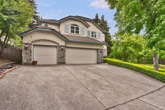 3500 Crownridge Dr