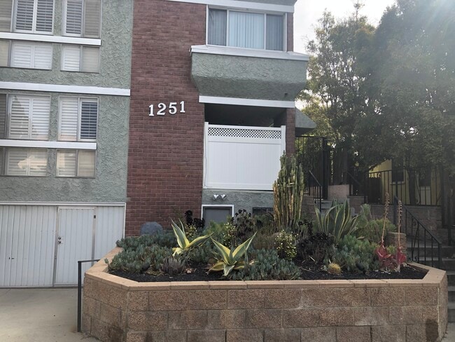 Building Photo - 1251 Euclid St Unit #3 Rental