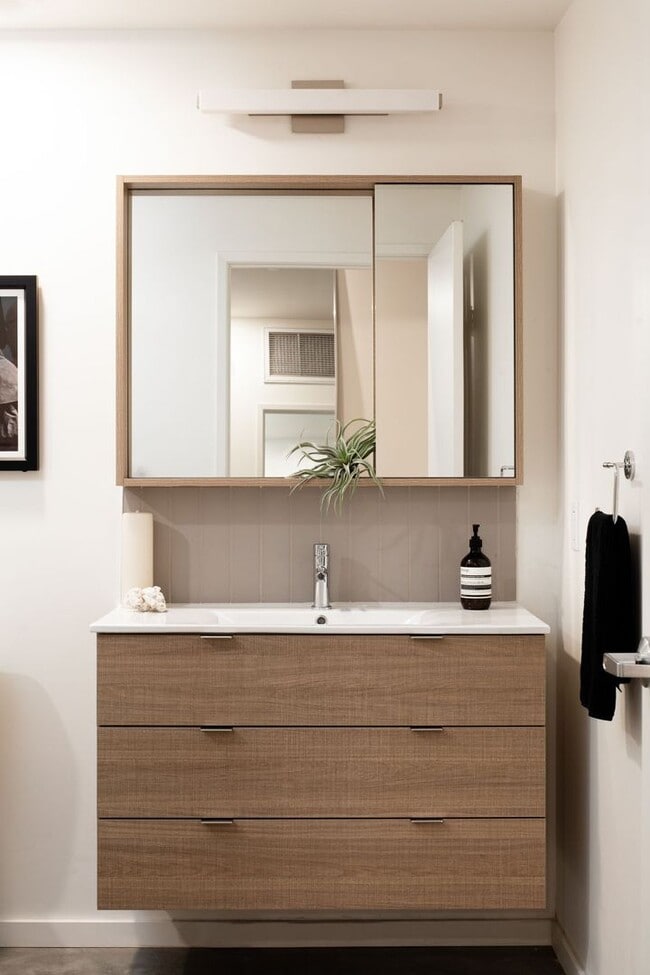 Photo - Frame Mar Vista