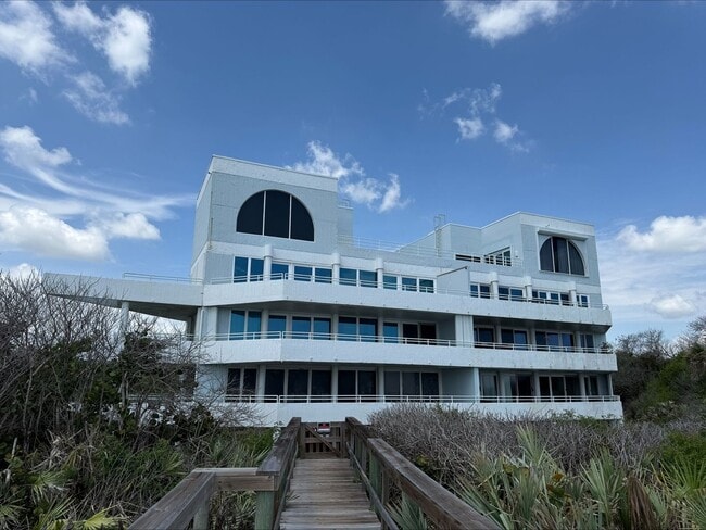 Building Photo - Beach Front in Melbourne Beach