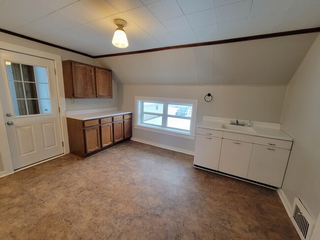 Kitchen - 106 N State St Unit 1/2