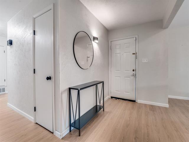 Photo - 9322 Shipman St