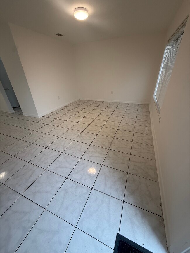 Photo - 1608 NW 58th Ter Unidad C