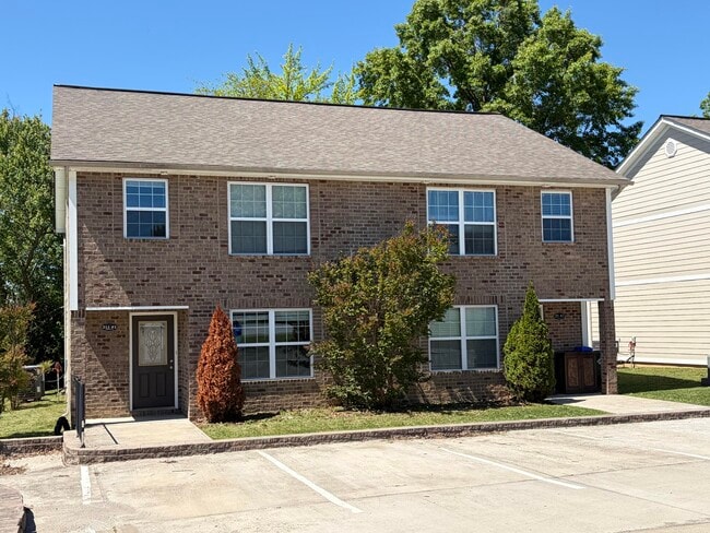 Building Photo - 211 Hurley Ln