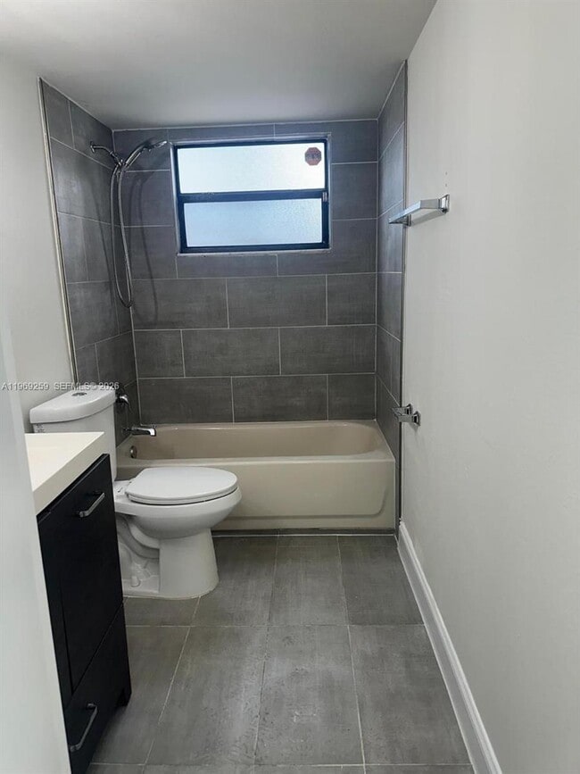 Photo - 1463 Lake Crystal Dr Unit D