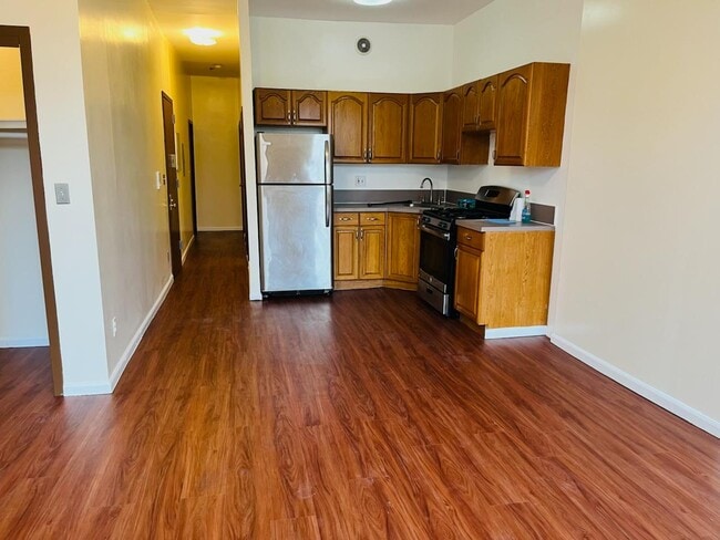 Building Photo - 2150 5th Ave Unit 3