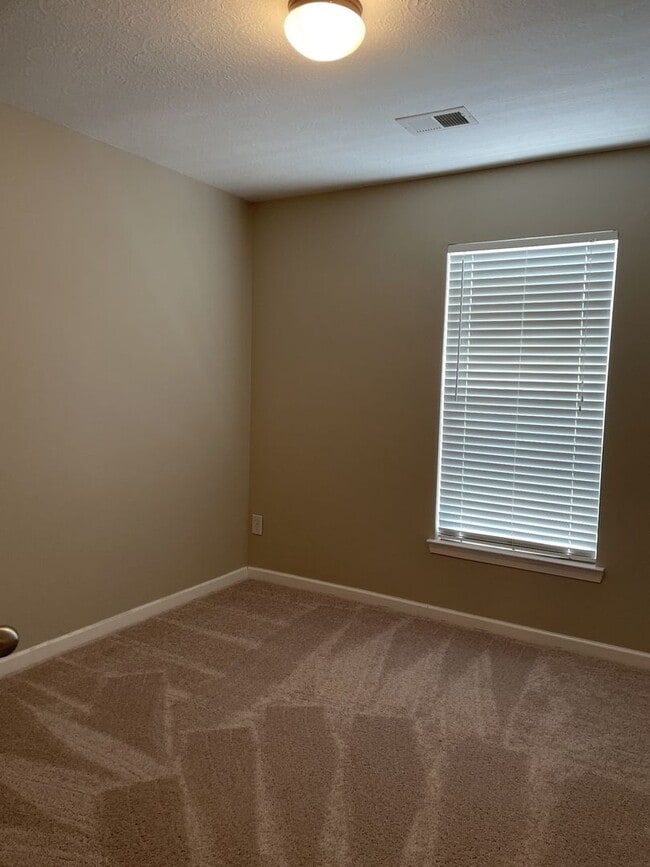 Photo - 3 Bedroom/2.5 Bath Townhome in Great Location