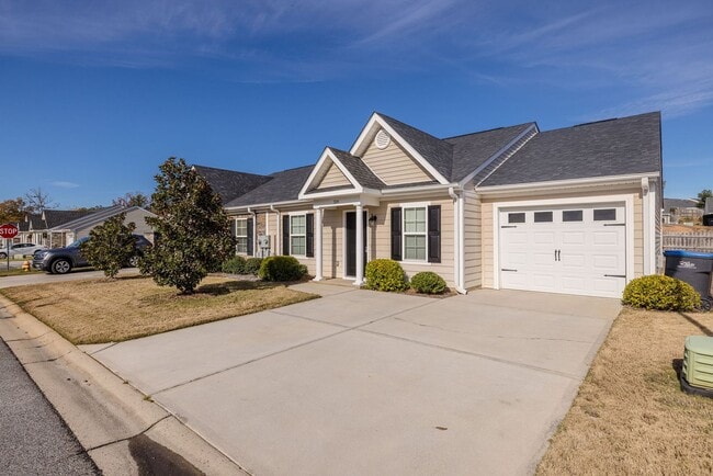 Photo - 304 York Ln