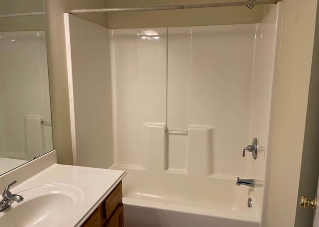 Building Photo - 423 New York St