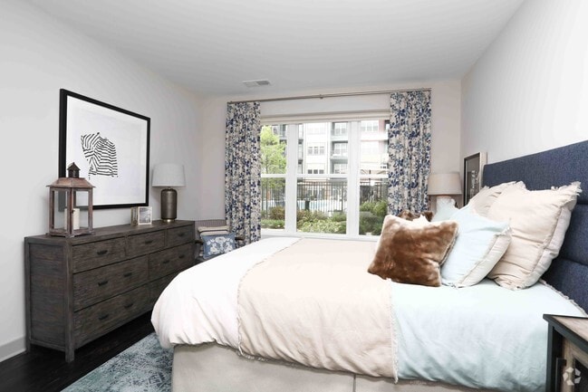 1BR, 1BA - 715 SF