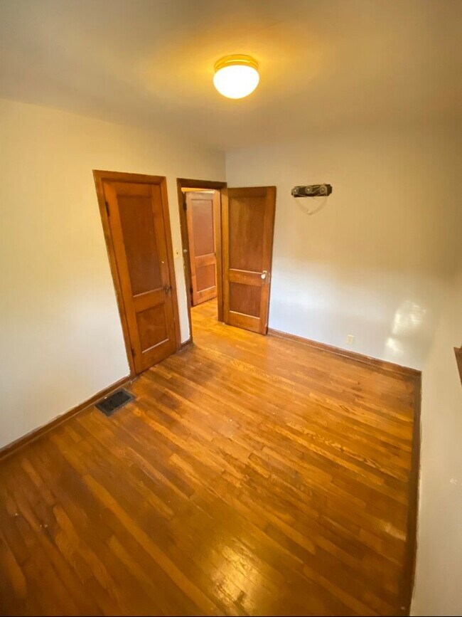 Photo - (01) 2547-2549 Neil Avenue Unit 2547