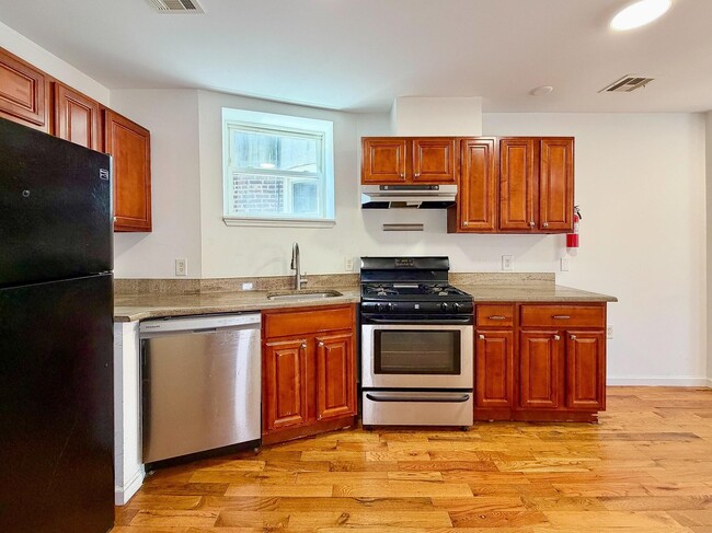 Building Photo - 236 Van Horne St Unit 3B