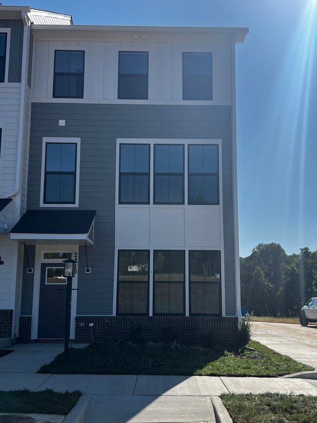 Building Photo - 2215 Swallowtail Ln Unit End  Townhome