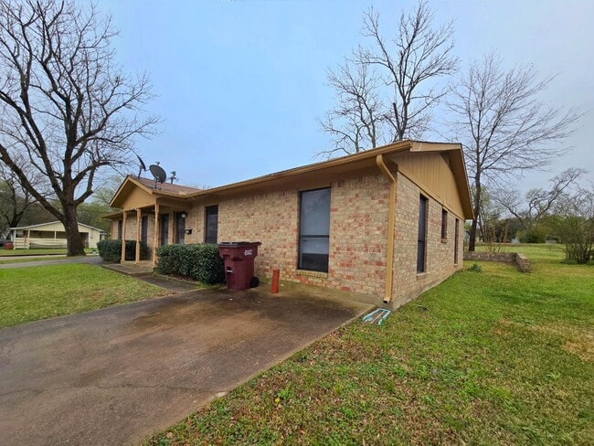 Photo - 501 W College St