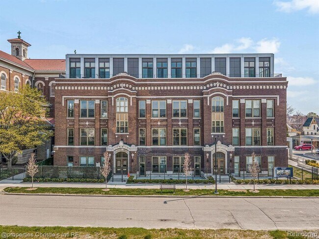 Building Photo - 1454 Townsend St Unit 205