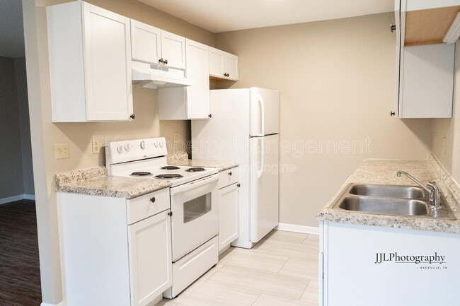 Building Photo - 129 Hillcrest Dr Unit 20